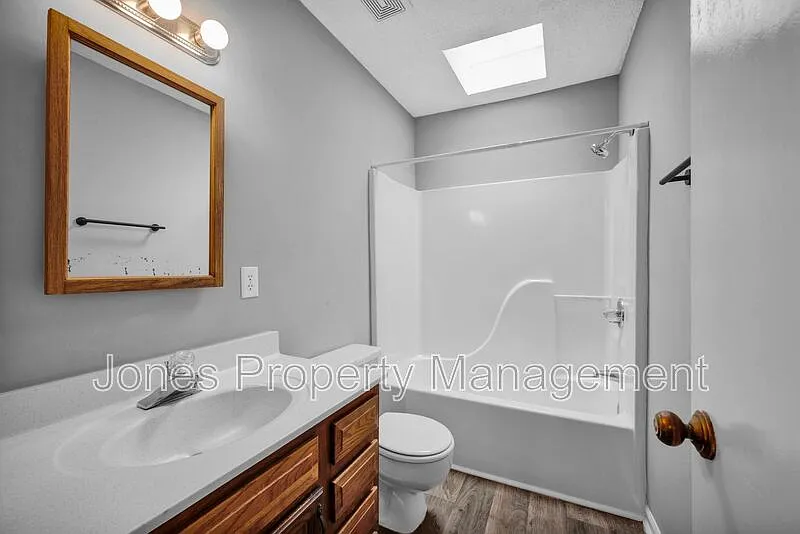 2 bed, 1.5 bath, 925 sqft, $1,195 — Photo 4