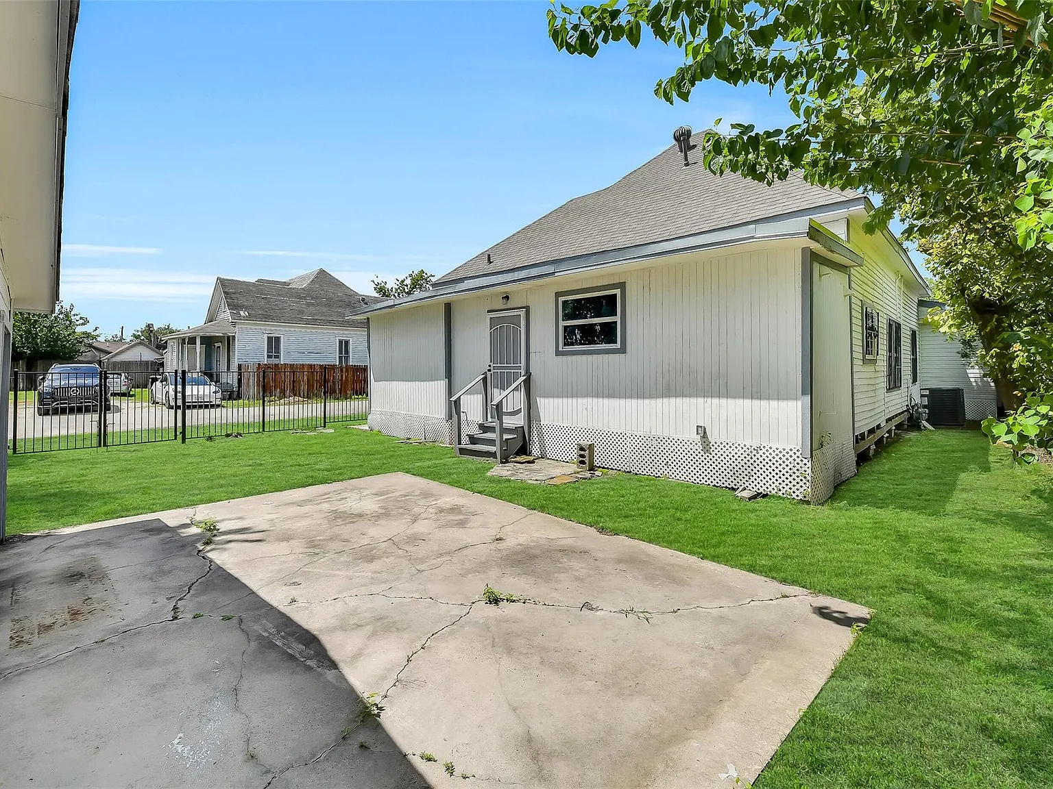 3 bed, 3.0 bath, 1548 sqft, $2,300 — Photo 3