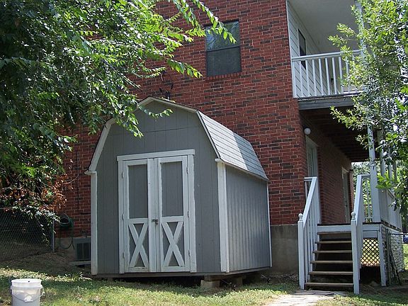 4th image of 1104 Franklin Dr