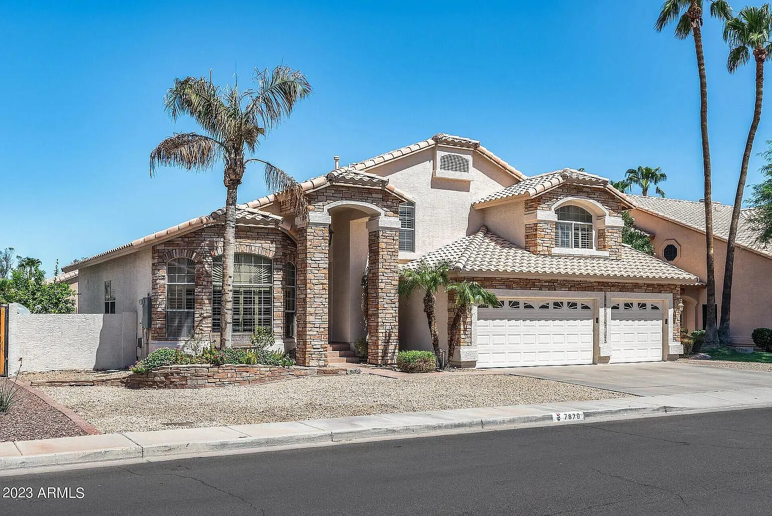 7879 W Kerry Ln — Photo 2
