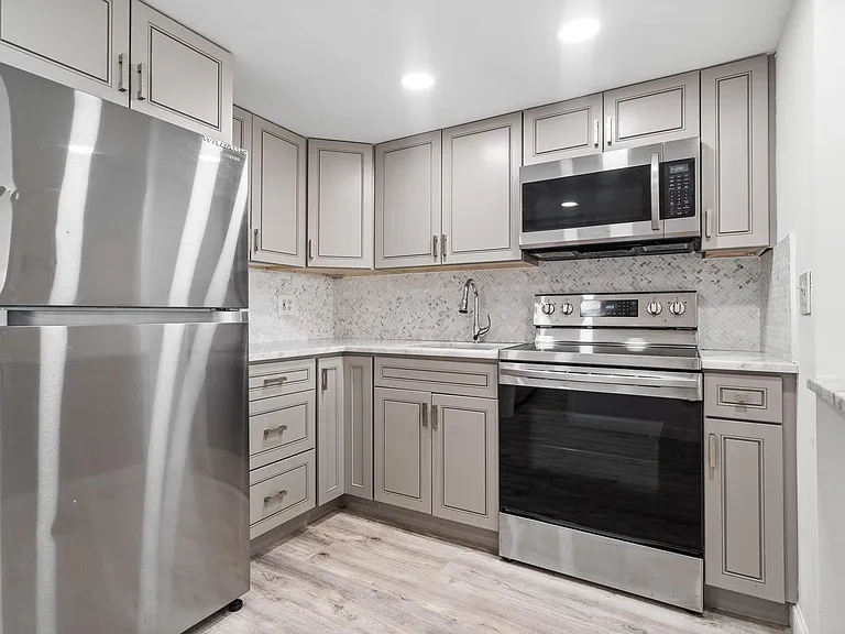 1110 N Riverside Dr #20 — Photo 17