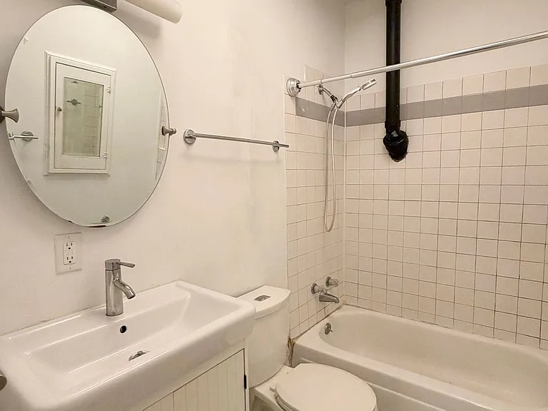 Dover Apartments — Photo 10
