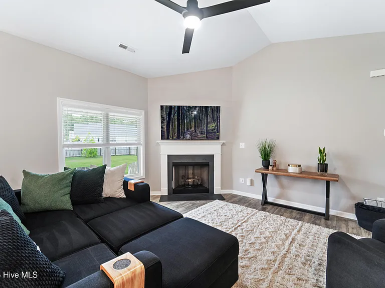 242 Legacy Ln — Photo 8