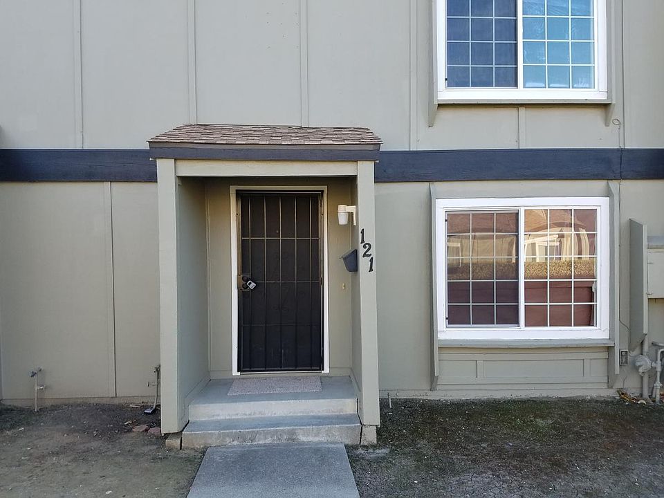 1st image of 121 Rainier Ln