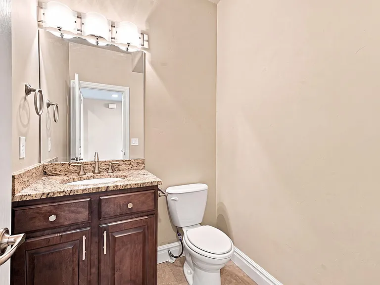 1360 E Foxmont Ln — Photo 27