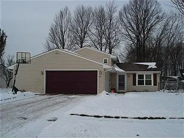 430 Carol Ln photo 1