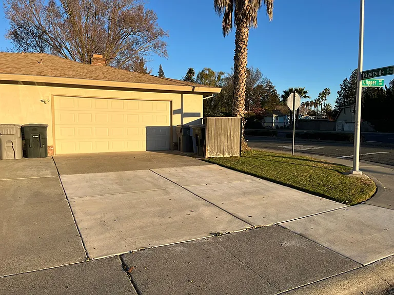 6260 Riverside Blvd — Photo 21