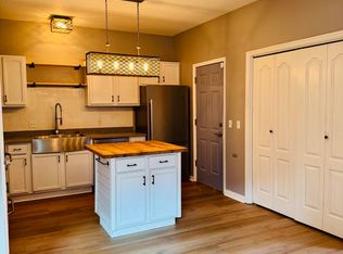 126 Dolphin Rd, Mary Esther, FL 32569