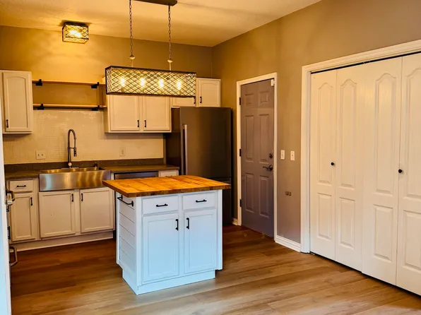 126 Dolphin Rd, Mary Esther, FL 32569