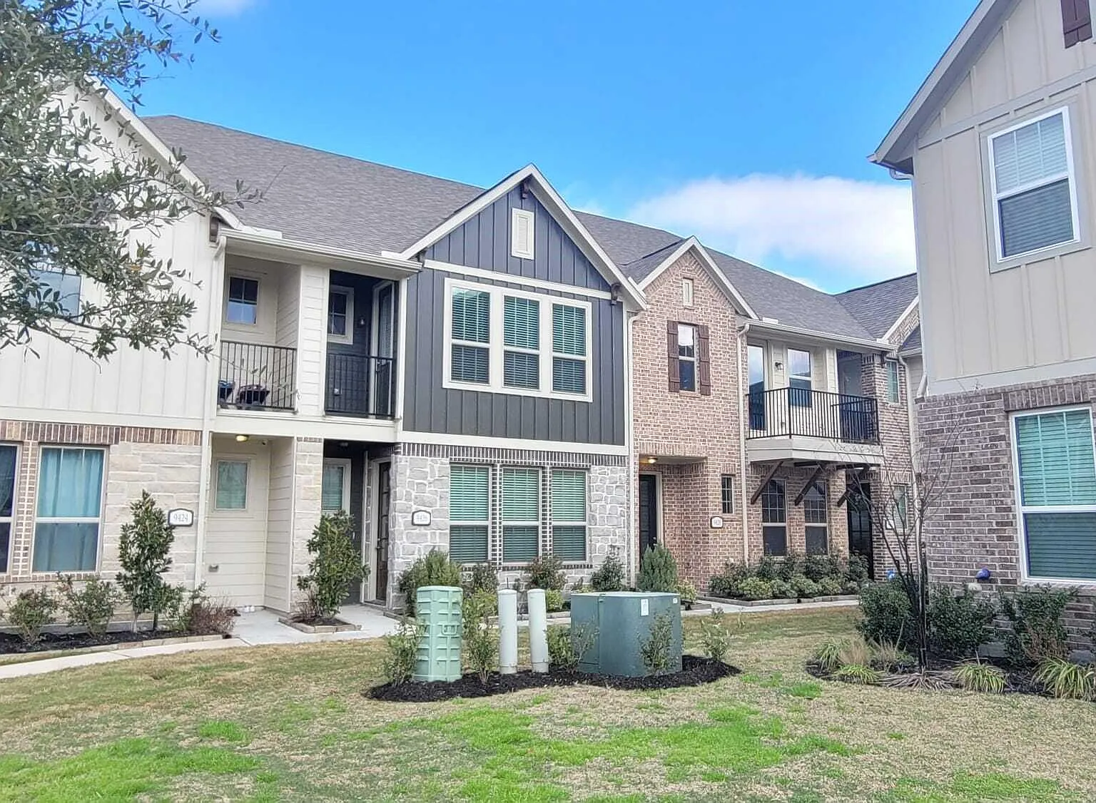3 bed, 2.5 bath, 1567 sqft, $2,399 — Photo 1
