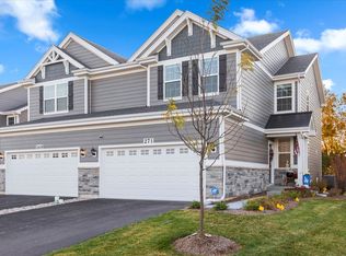 271 Charlestowne Lakes Dr, Saint Charles, IL 60174