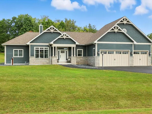W232S8430 Rosemary DRIVE, Big Bend, WI 53103