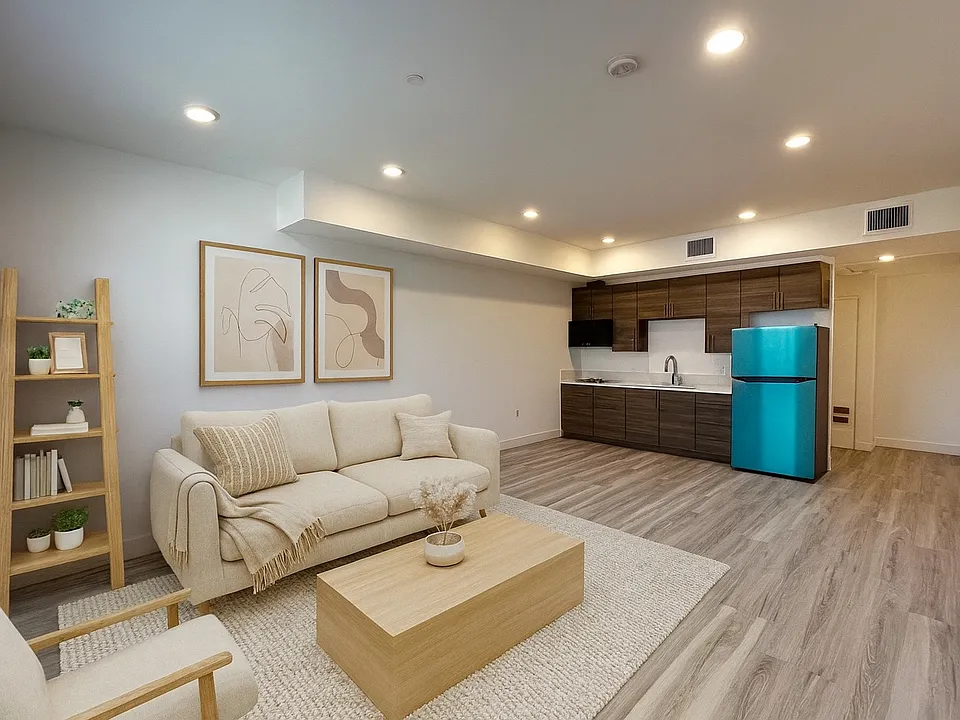 549 N Heliotrope Dr.