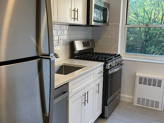3rd image of 82-31 135th St #4J
