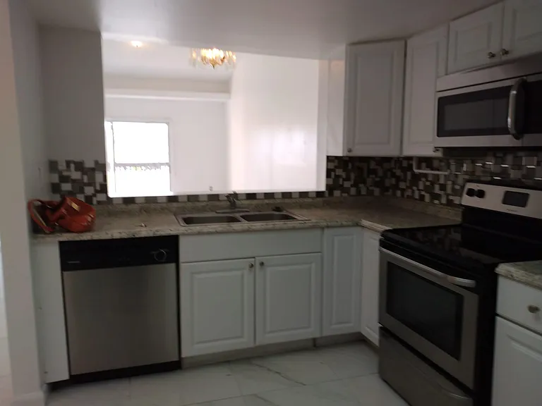 805 SW 113th Way #805 — Photo 18