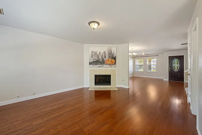 14716 Lantern Dr — Photo 4