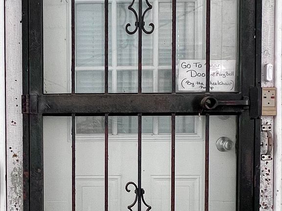 3rd image of 2416 Saint Xavier St
