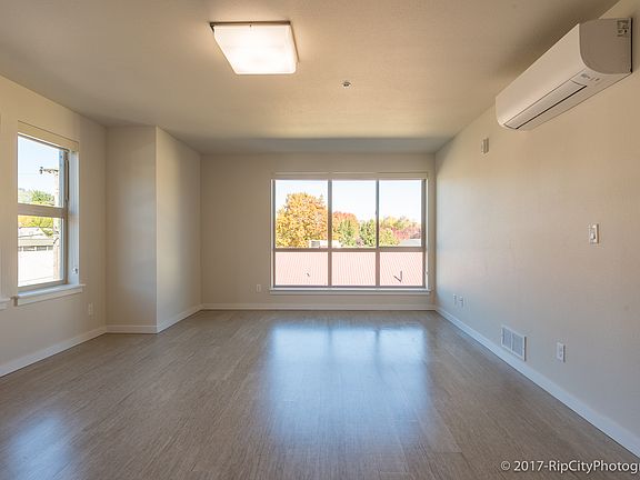 3rd image of 5885 S Macadam Ave #2204