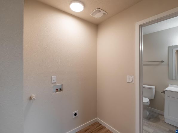 salem-oregon-448719398 picture