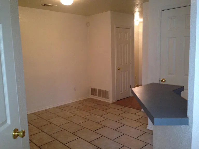 4607 Bowles Dr #B — Photo 6