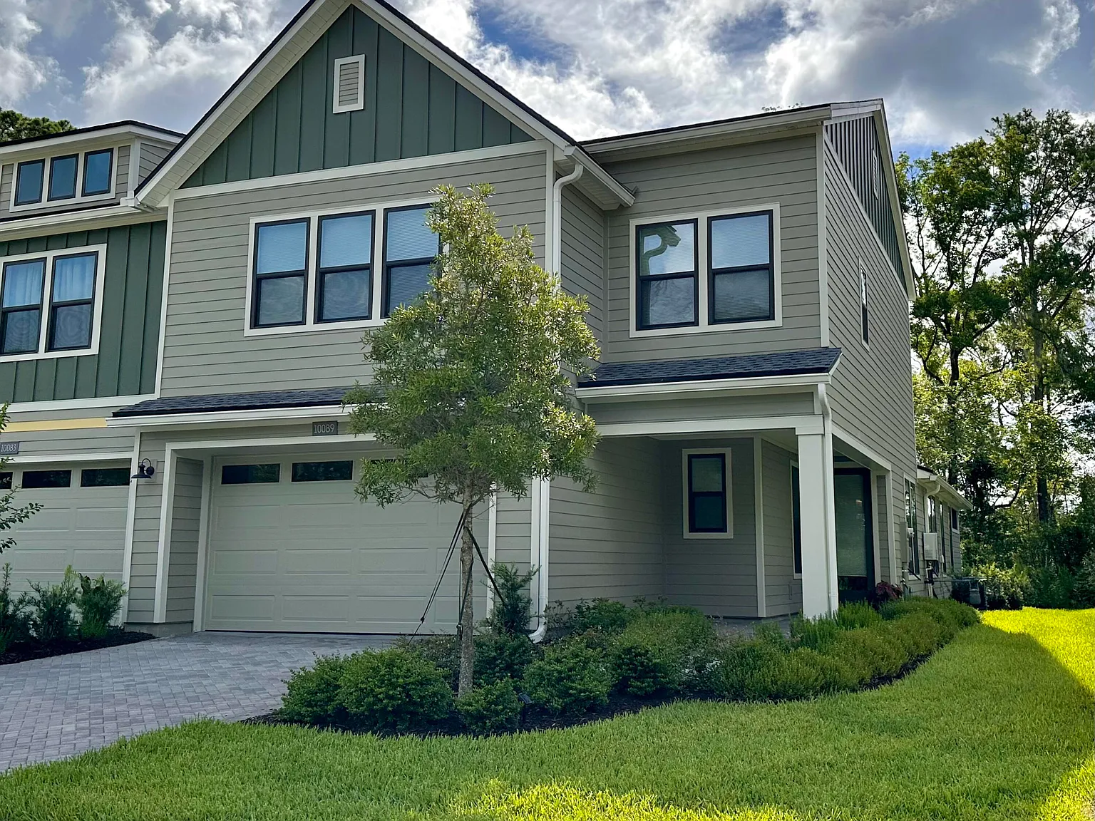 3 bed, 3.0 bath, 2205 sqft, $3,200 — Photo 1