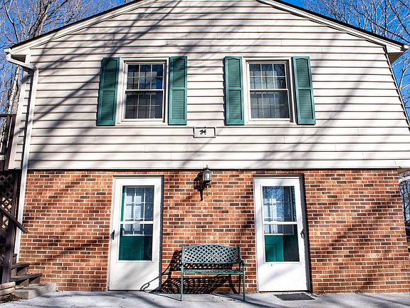3rd image of 1095 Flint Dr