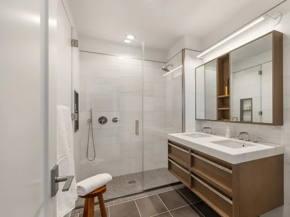 575 4th Avenue image 4 of 12