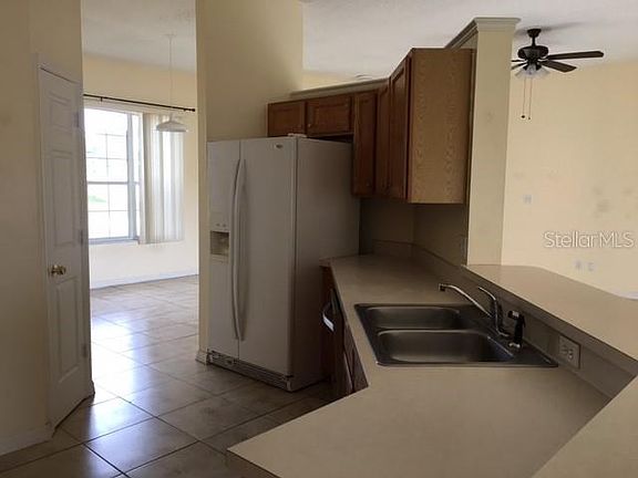 3rd image of 2424 Winfield Dr