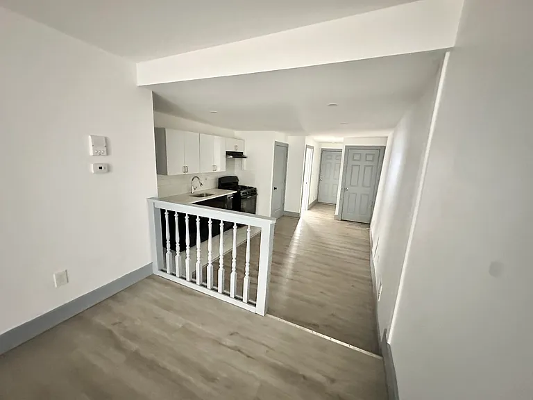 655 S 11th St #1R — Photo 6