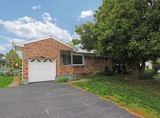 2215 Allwood Dr, Bethlehem, PA 18018