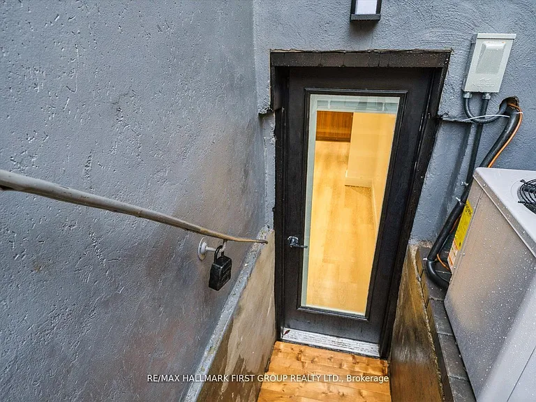285 Rhodes Ave #LOWER — Photo 3