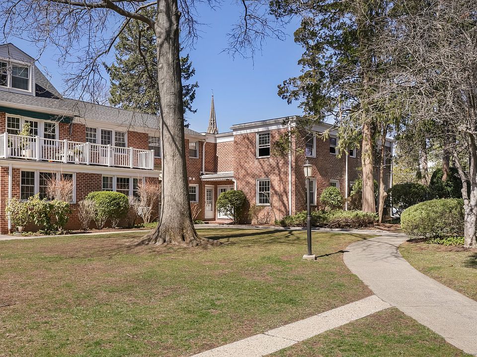 1st image of 172 Putnam Park