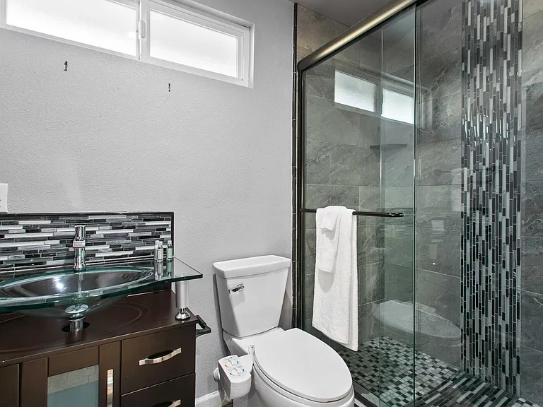 1210 N Country Hollow Dr — Photo 12