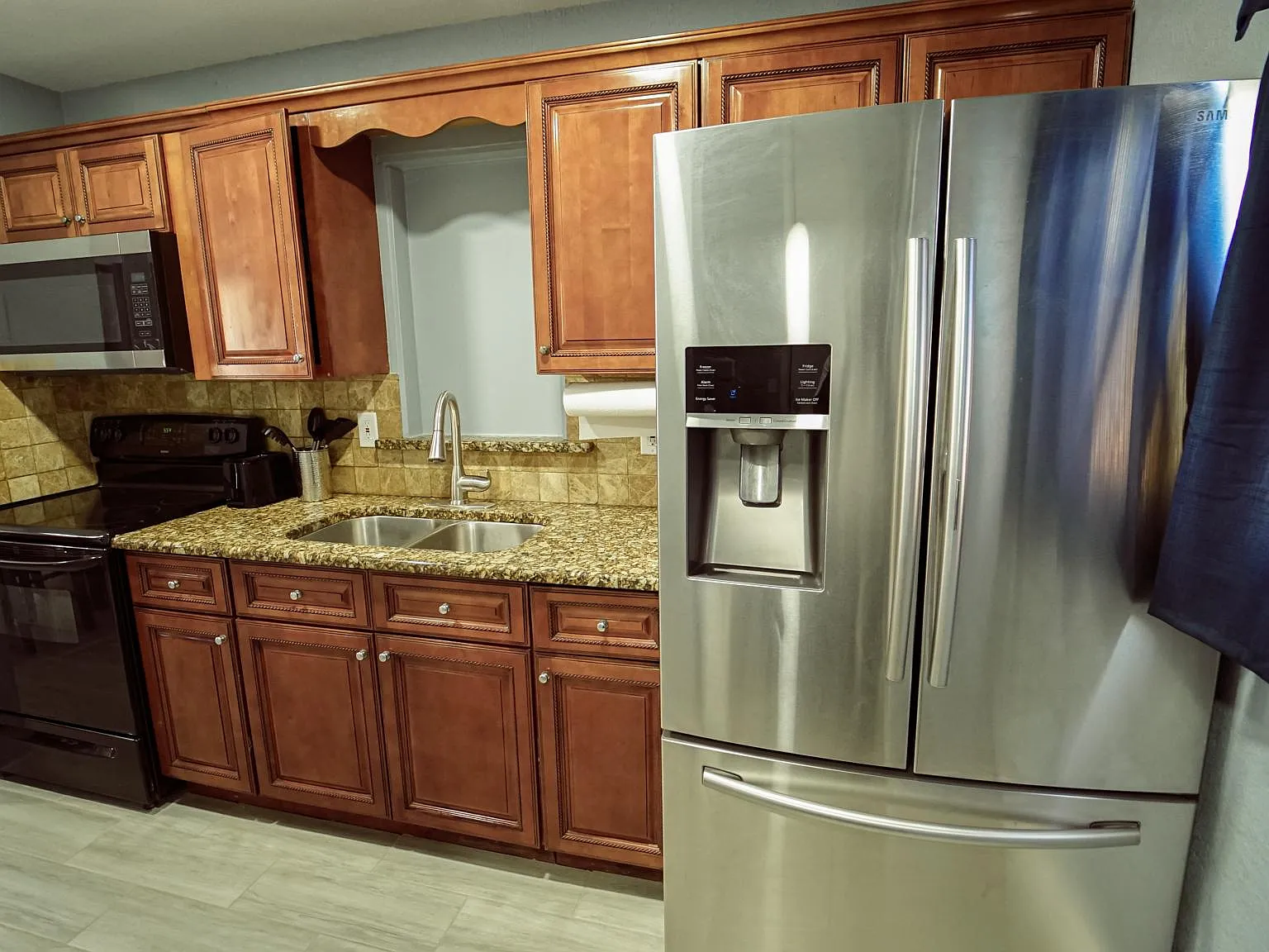 6 bed, 1589 sqft, $660 — Photo 1