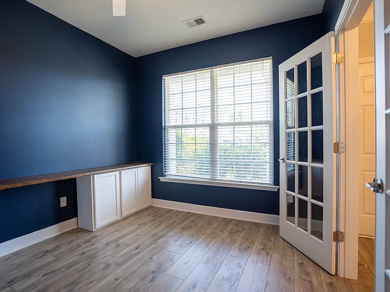 221 Berwick Dr — Photo 5