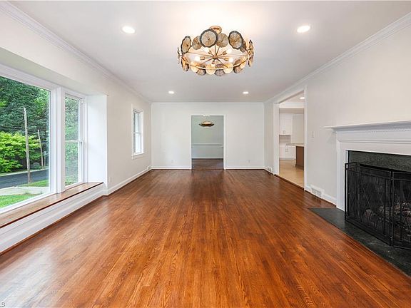5th image of 720 Worth St