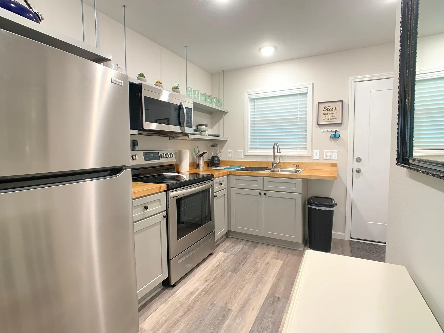 826 Gordon Ave — Photo 3