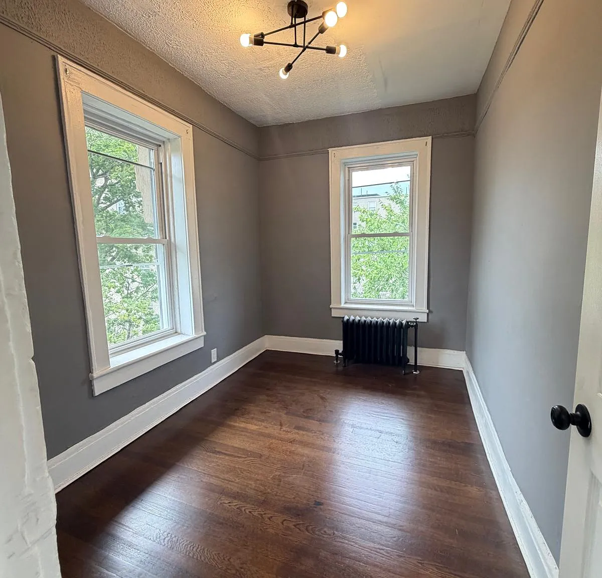 3 bed, 1000 sqft, $2,200 — Photo 3