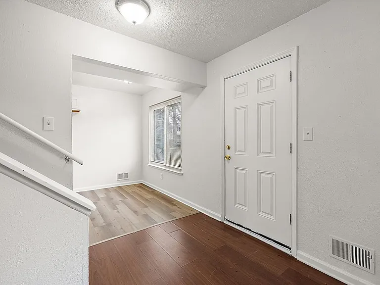 219 Ashland St — Photo 11