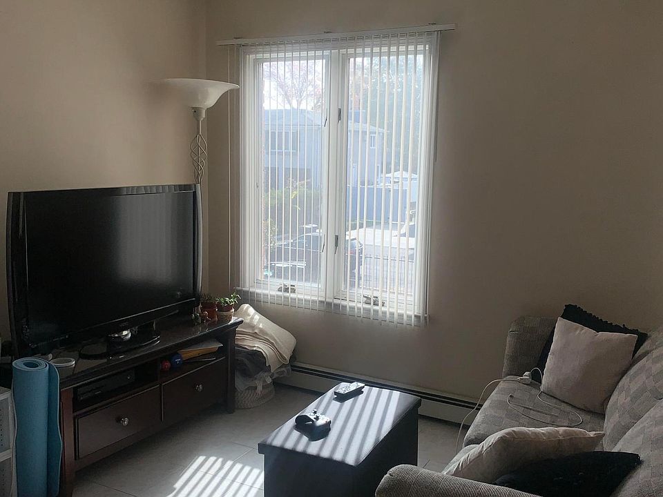 1st image of 16 Fonda Pl #2