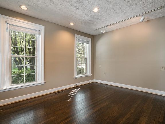 2nd image of 1489 E Broad St #1489