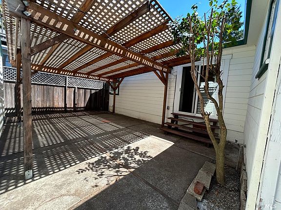 5th image of 825 St Helena Avenue