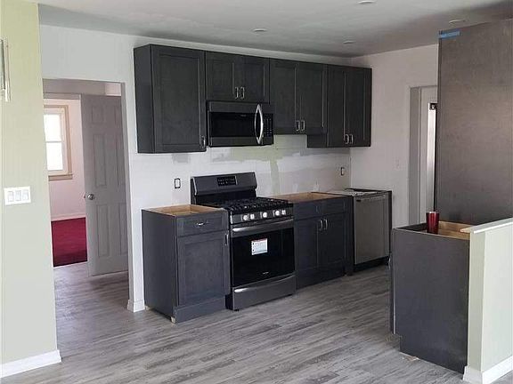 3rd image of 46 Island Pkwy