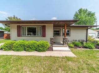 613 Linda St, Combined Locks, WI 54113