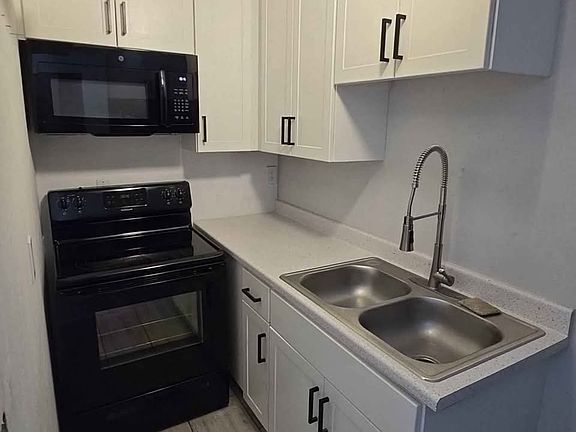 5th image of 2107 W Bethany Home Rd #1