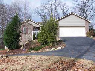 1128 Country Club Rd, Dandridge, TN 37725