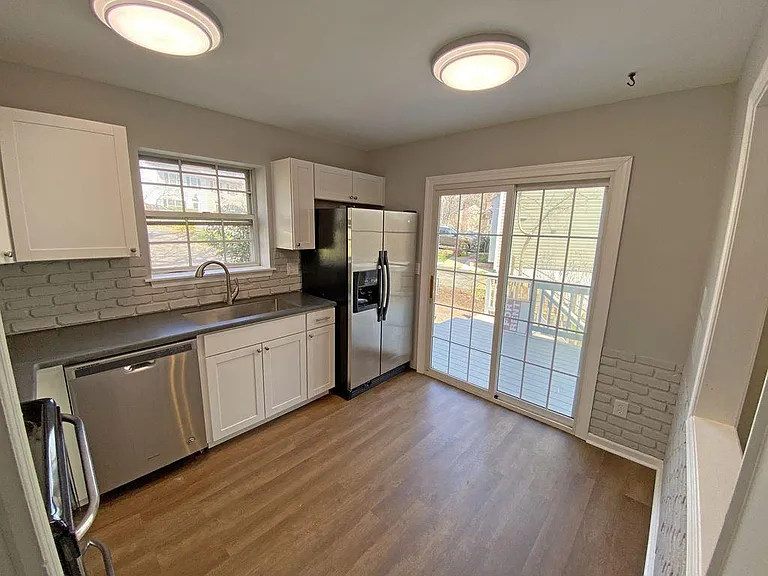 2452 Whitney Ct — Photo 4