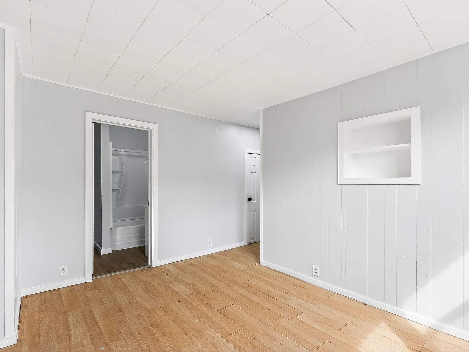 1046 Ann Ave - Apt 3 — Photo 2
