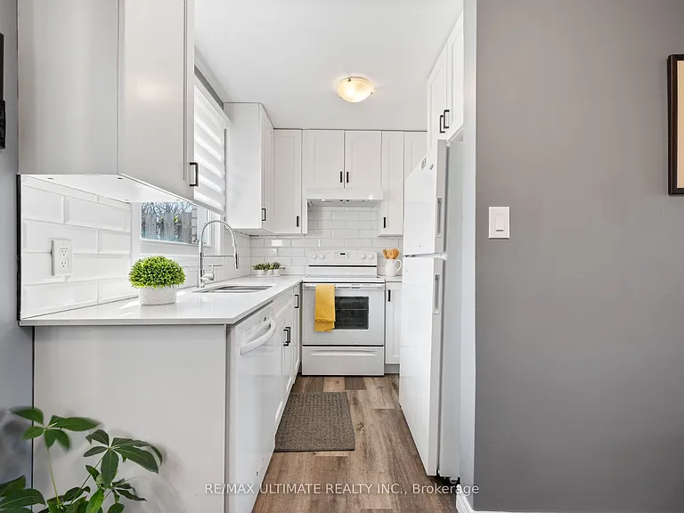 252 Bertie St #E — Photo 11