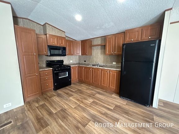 2nd image of 304 E 18th Pl #121